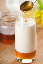 Мед с молоком при кашле